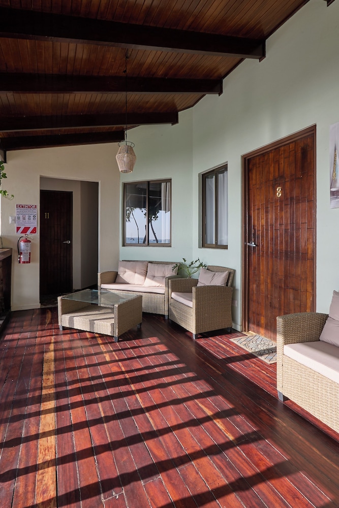 Perla de la Playa Beachfront Hotel 25/48