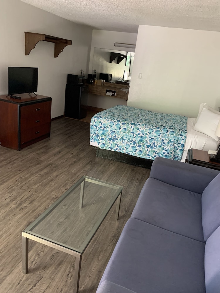 Smokey Point Motor Inn 30/69