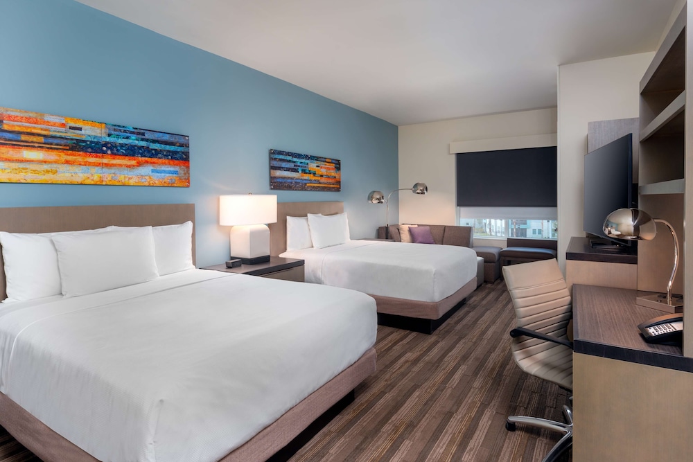ROOM, 2 QUEEN BEDS, KITCHEN, BATHTUB