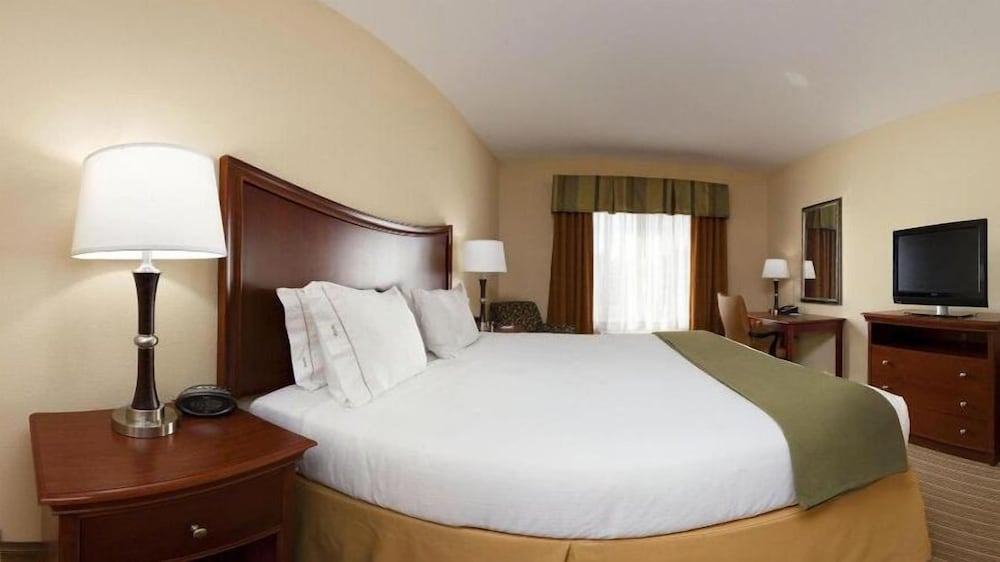 Holiday Inn Express Suites Portland 18/48