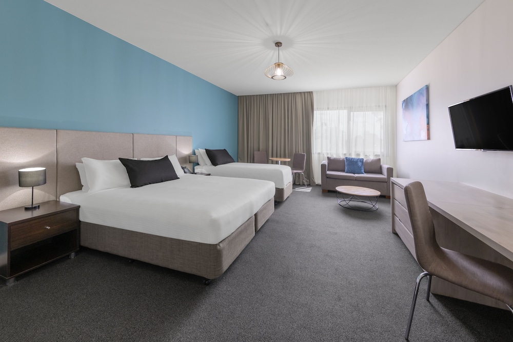 Mantra Melbourne Melton 6/37