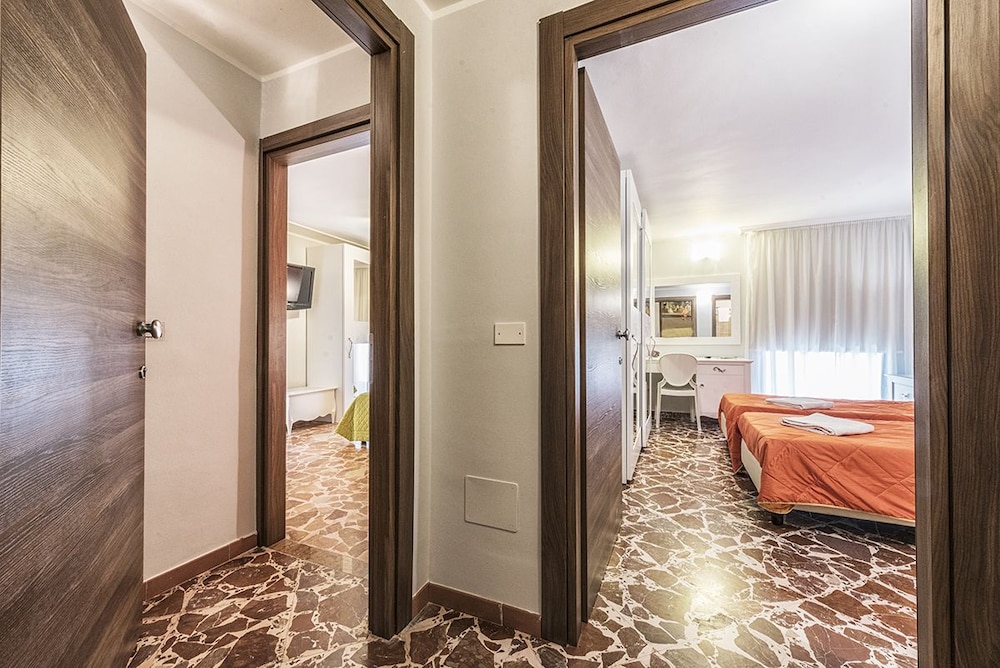 Hotel Flora 23/74