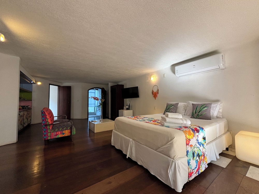 PRESIDENTIAL, ROSA, DOUBLE BED, GARDEN VIEW, BATHTUB