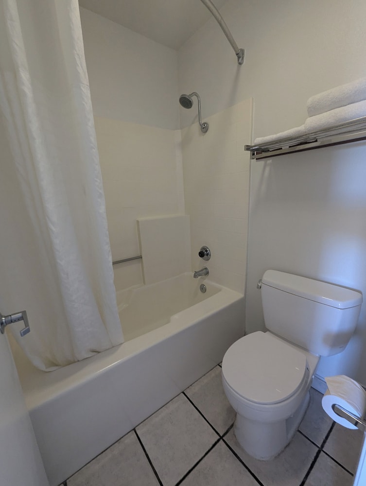 Standard, Queen Bed, Street View
