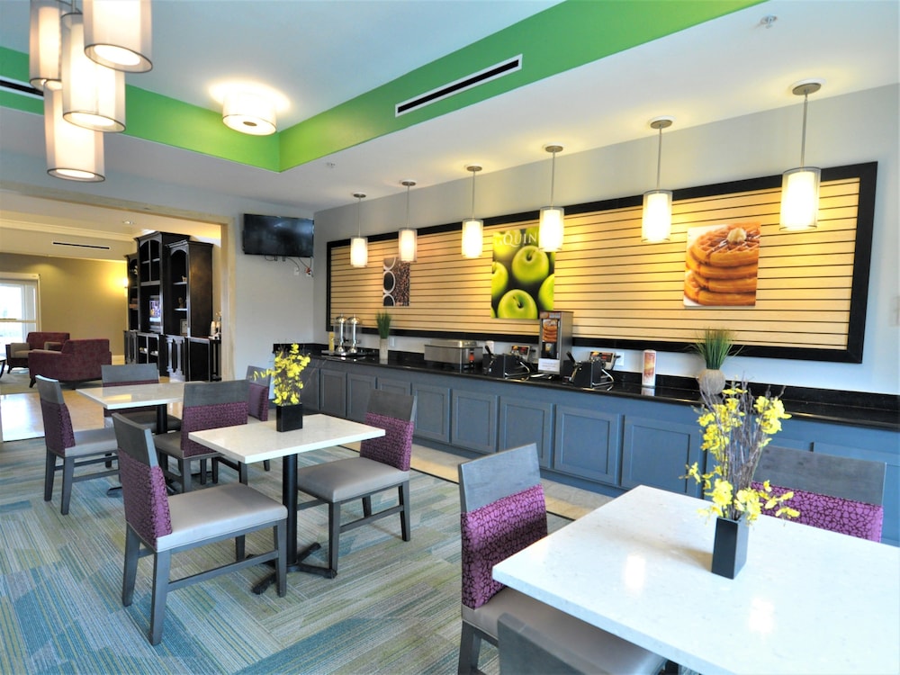 La Quinta Inn & Suites by Wyndham-Brookshire-West Katy 35/39