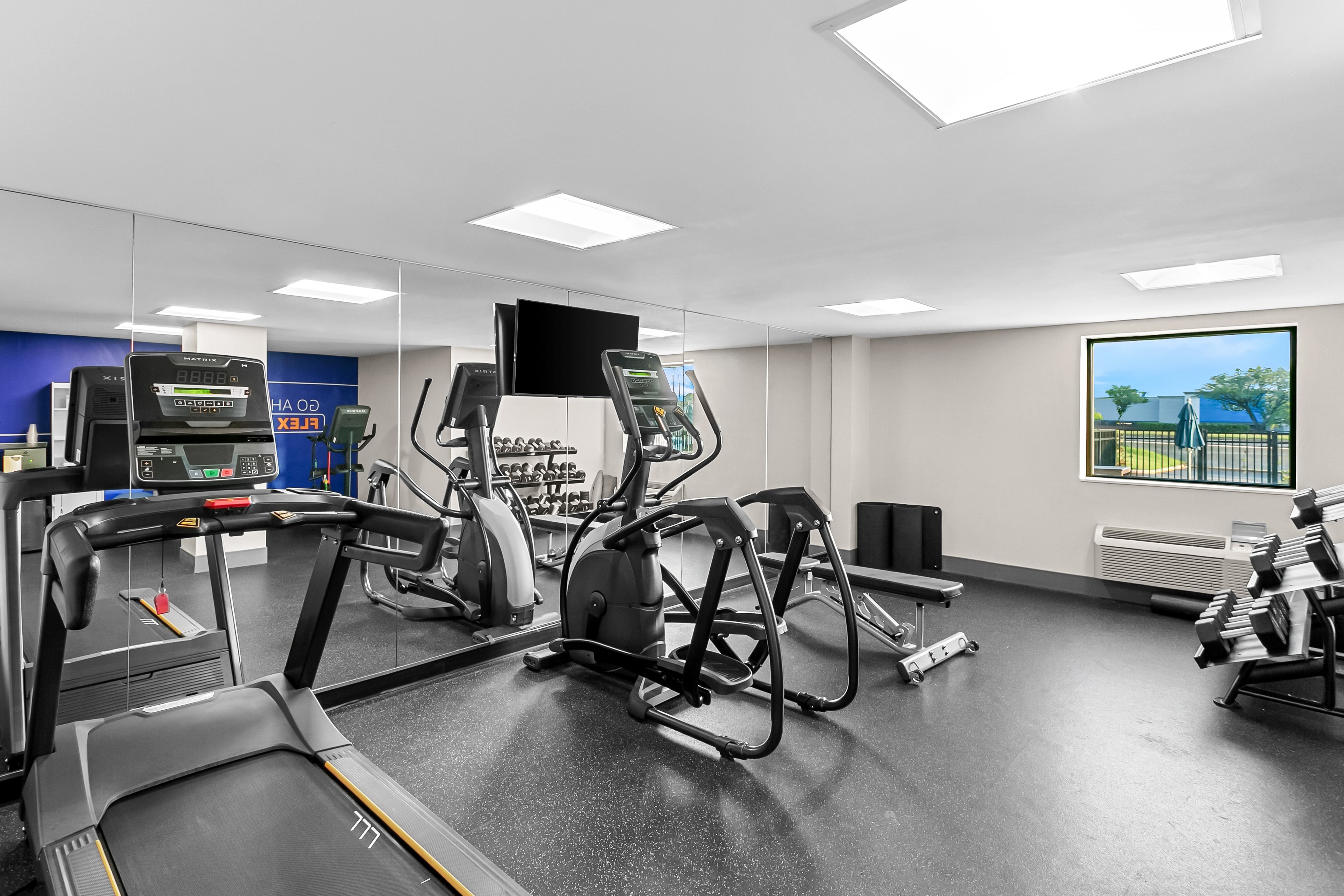 Holiday Inn Express And Suites Baltimore West Catonsville 42/66