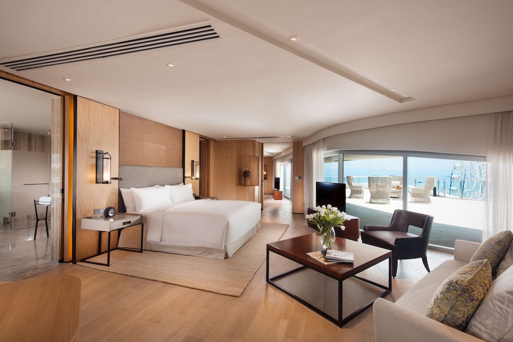Conrad Manila 15/53