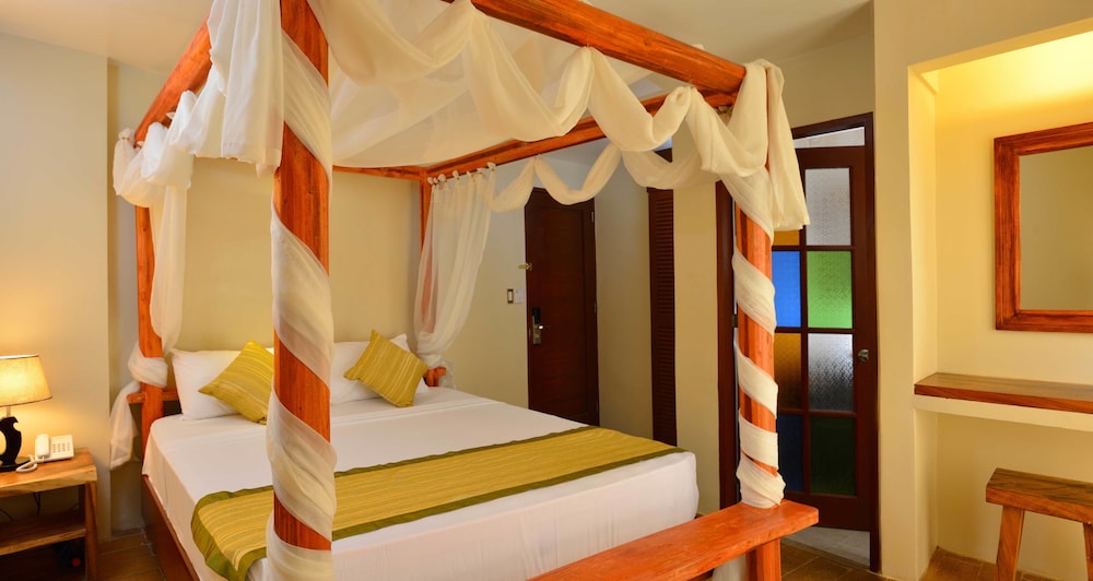 THE SITIO VILLAS AND SUITES 16/34
