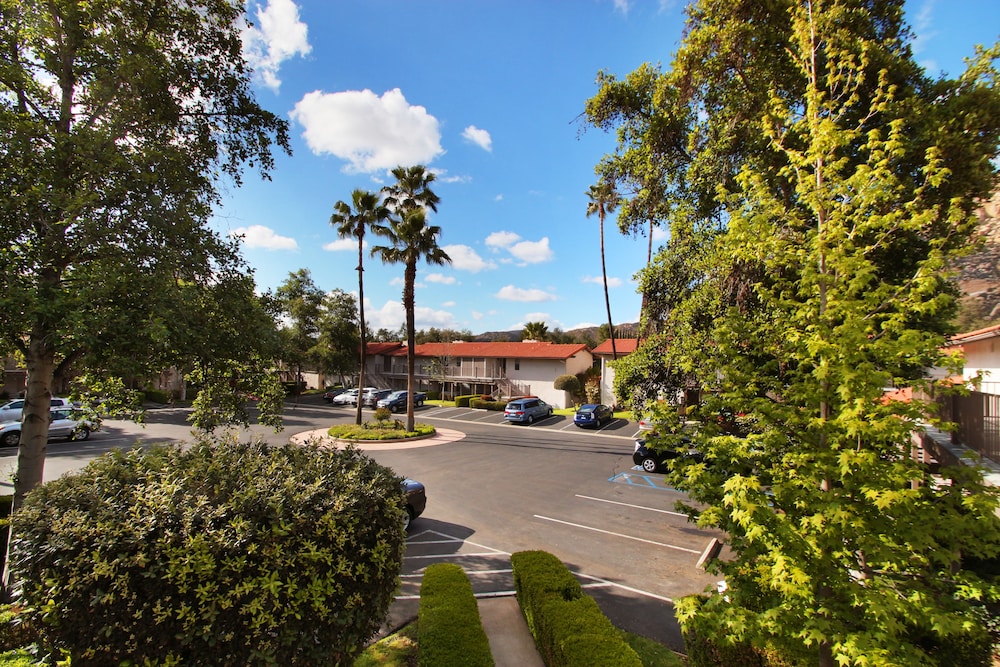 Riviera Oaks Resort & Racquet Club 69/76