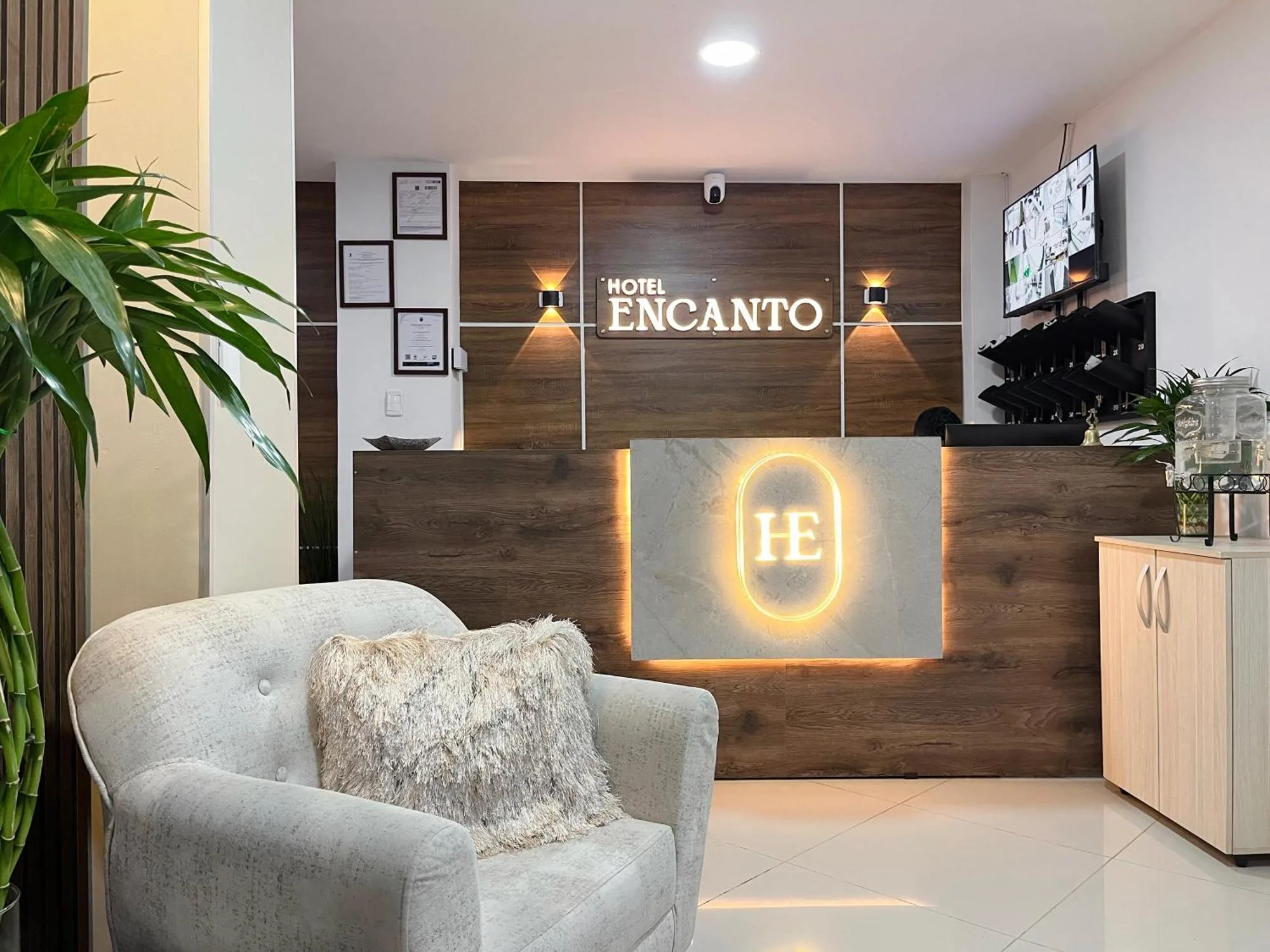 Hotel Encanto 7/29