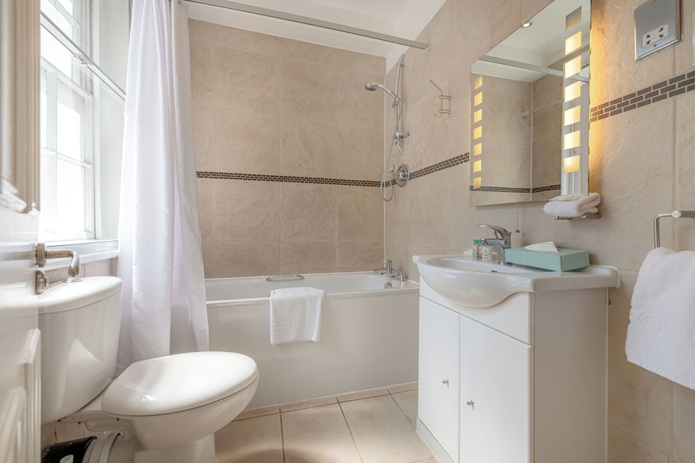 17 Hertford Street 33/42