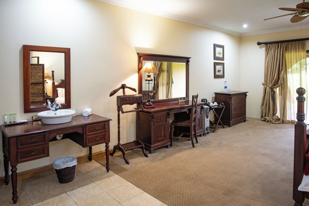 PREMIER RESORT MPONGO PRIVATE GAME RESERVE 9/50