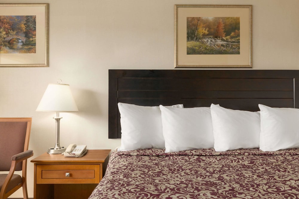 Travelodge by Wyndham Edmonton East 13/29