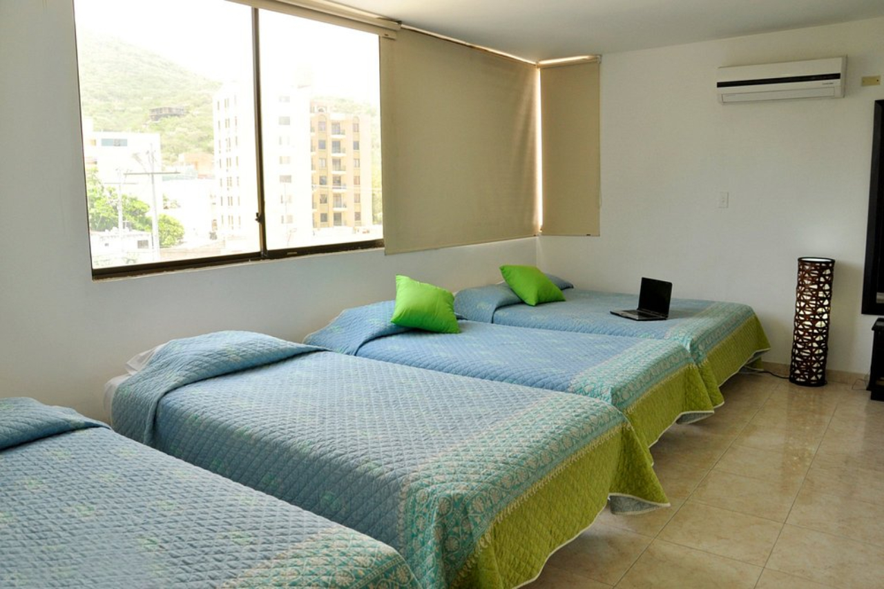 Hotel Axis Inn By GEH Suites 11/30