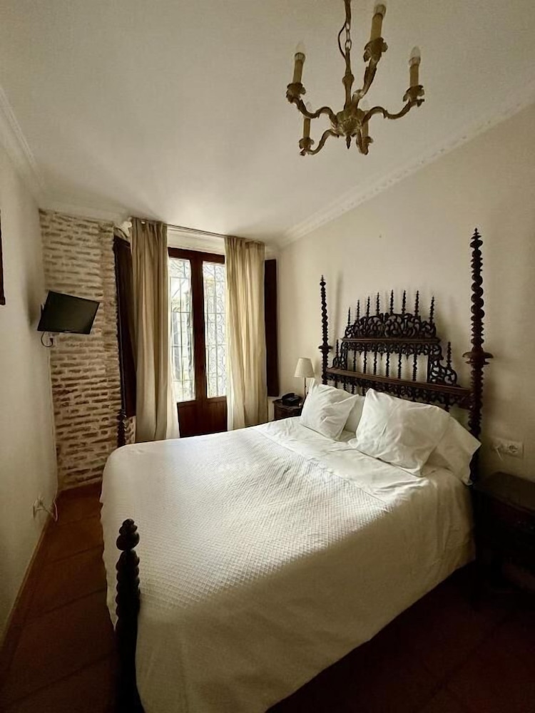 ROOM, DOUBLE BED, CITY VIEW