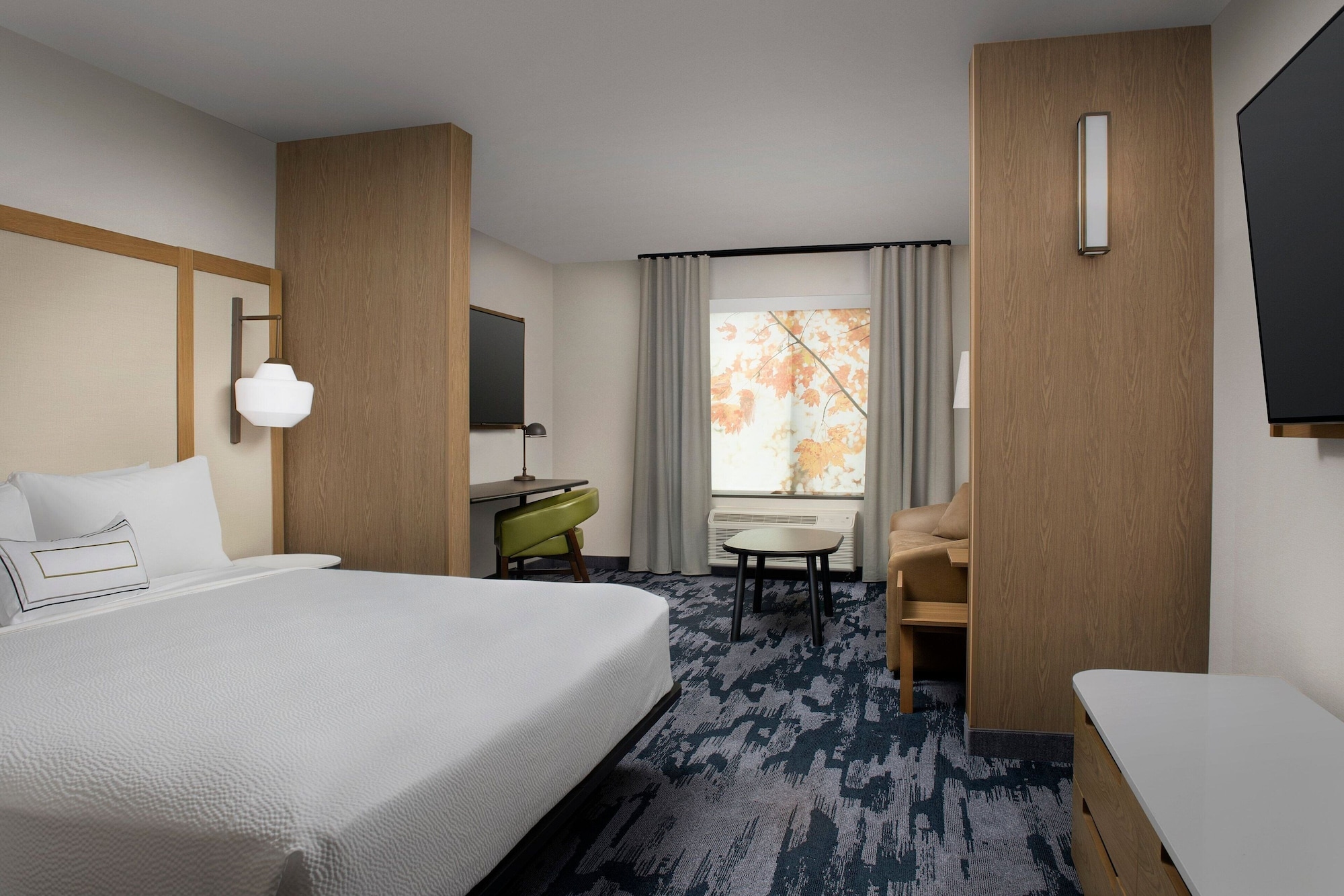Suite, King Bed, Sofa, Accessible