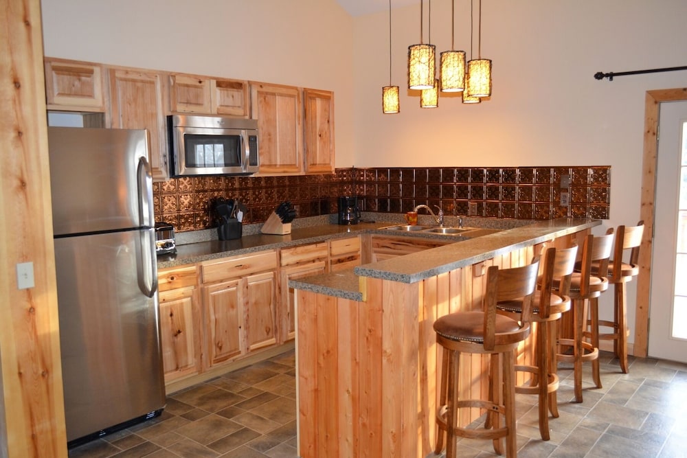 Stafford's Crooked River Lodge & Suites 24/41