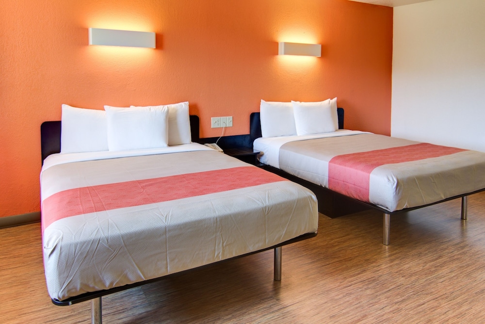 Motel6 Mount Pleasant, TX 25/46