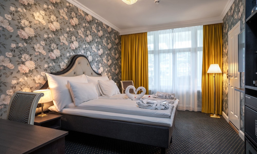 Deluxe, Double Bed, No Elevator, Historic Wing