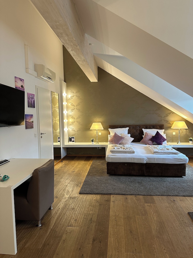 Helvetia Suites 24/52