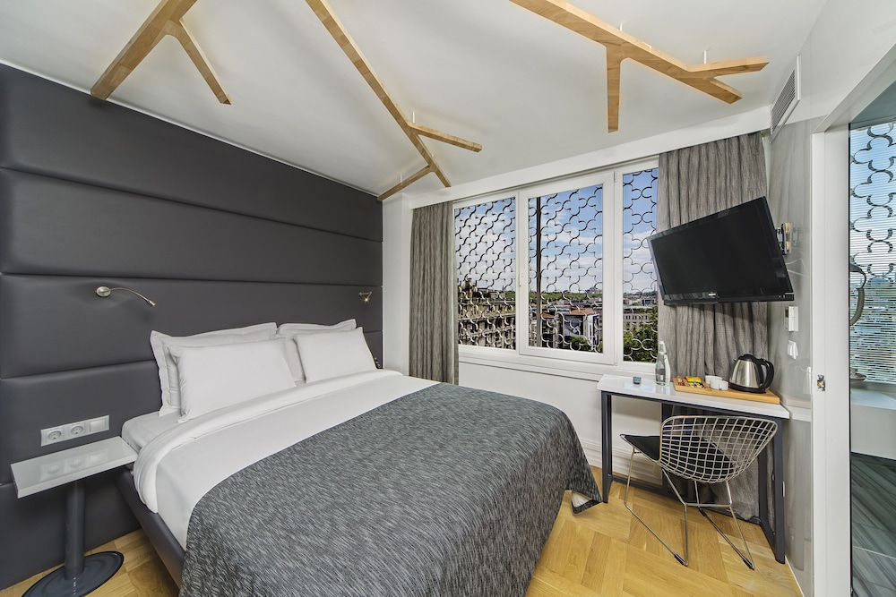 Khai Hotel Karakoy 24/60