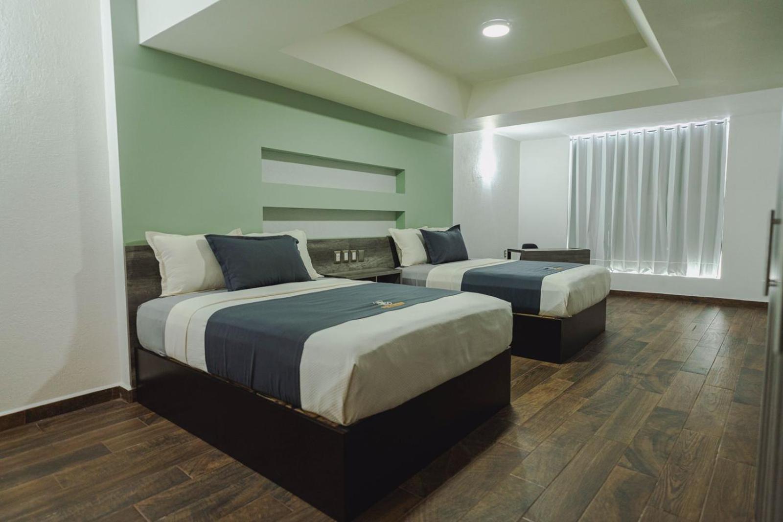 Superior, Twin Beds