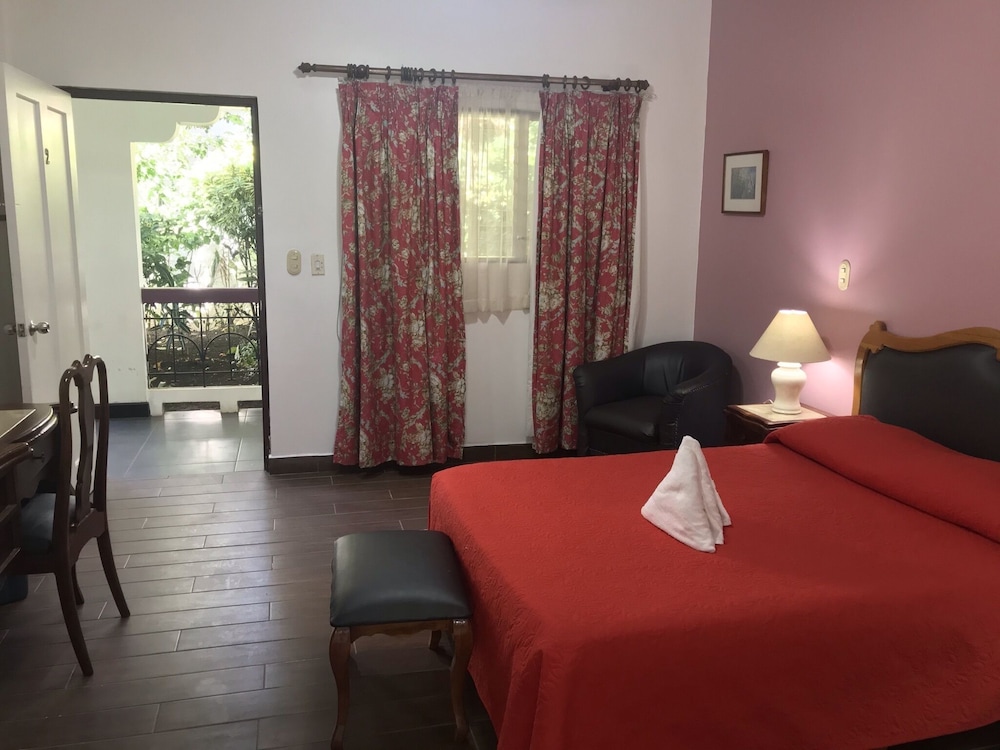 1 BEDROOM, STANDARD, SINGLE