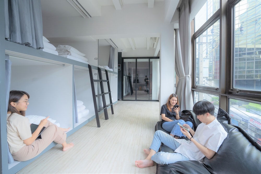 3Howw Hostel At Sukhumvit 21 17/71