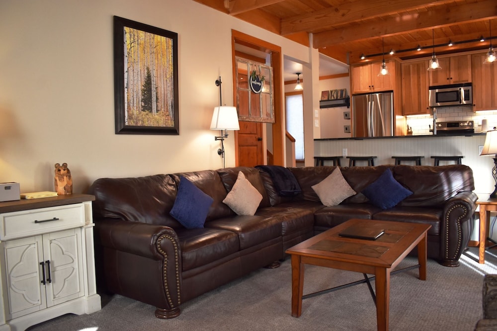 Tennis Townhome 2 Bed 2 5 Bath 26/50