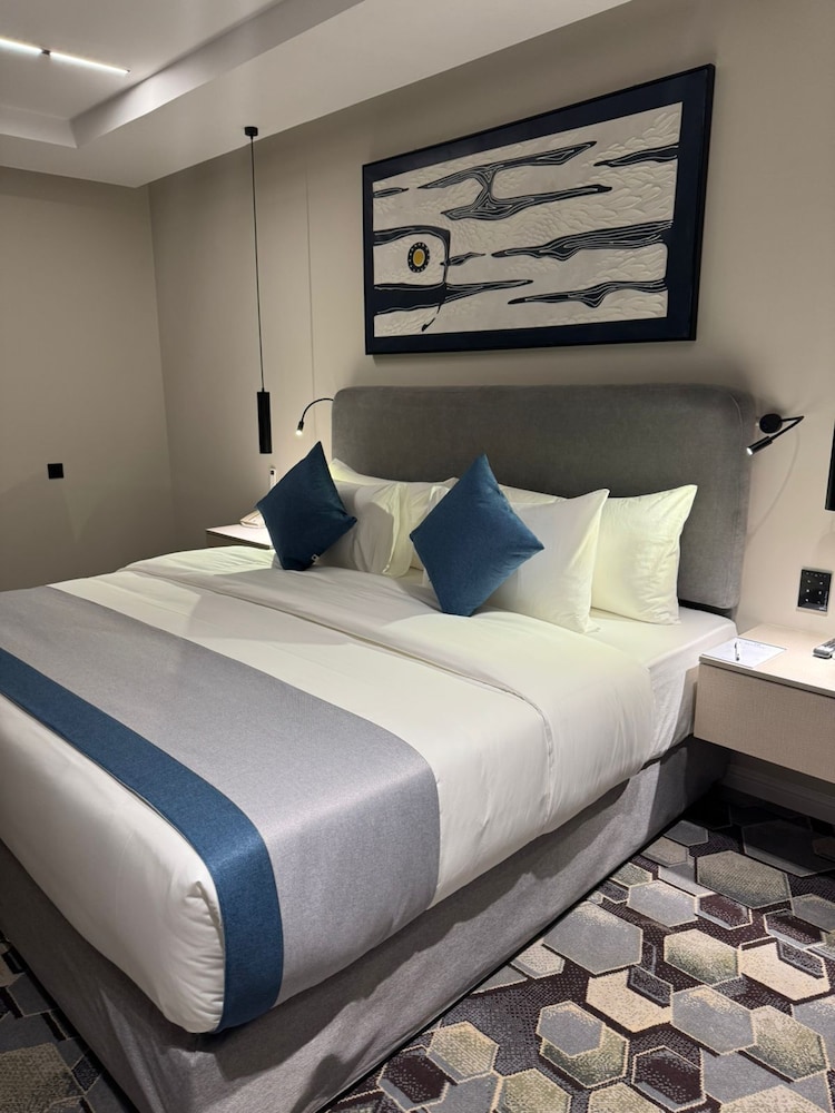 SUPERIOR, KING BED