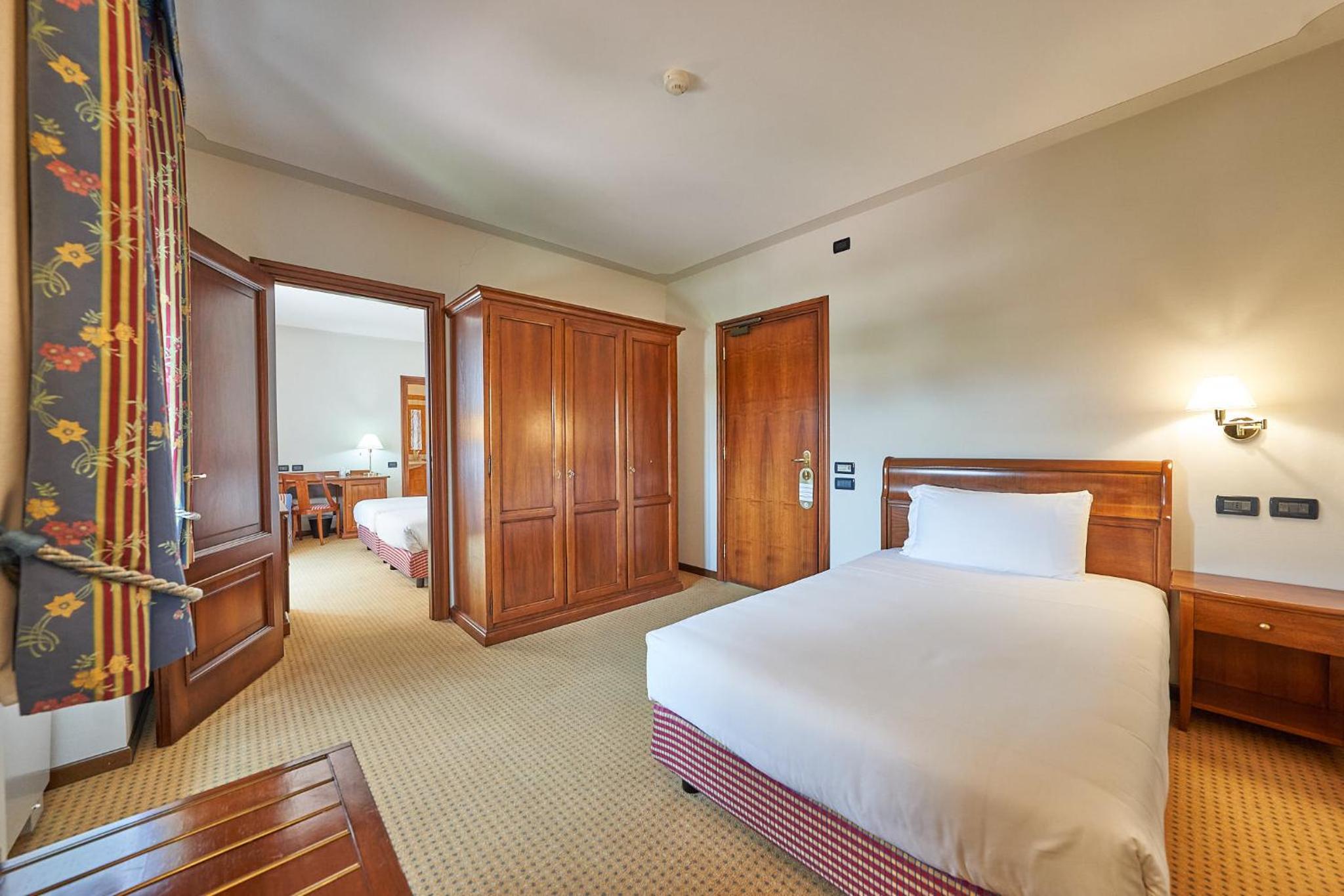 غرفة قياسية ثلاثية، Relais Santo Stefano 2/6