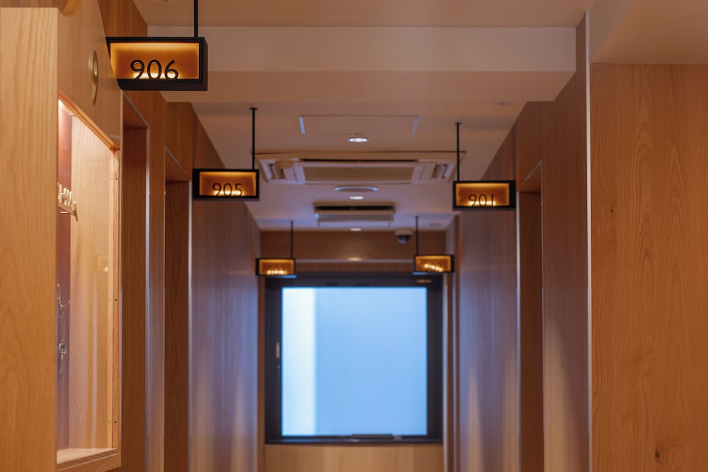 Cinnamon Hotel 50/58