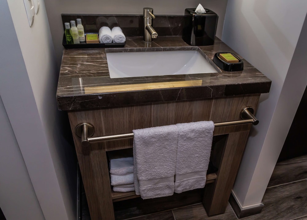 Hampton Inn Suites By Hilton Puebla 24/56