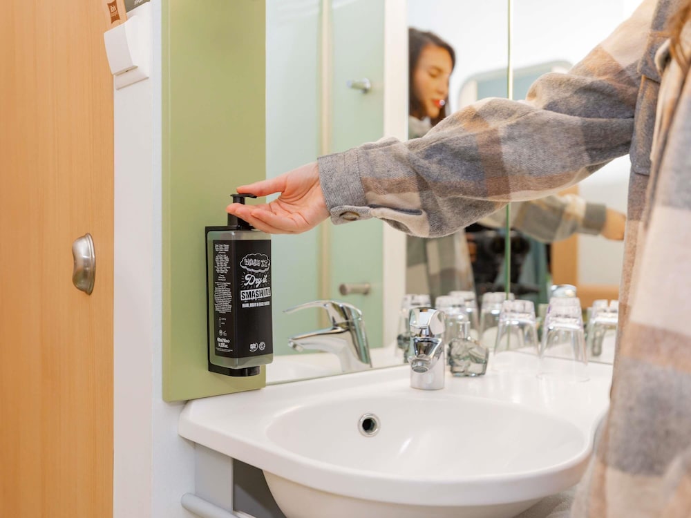 Ibis Budget Zurich City West 58/63