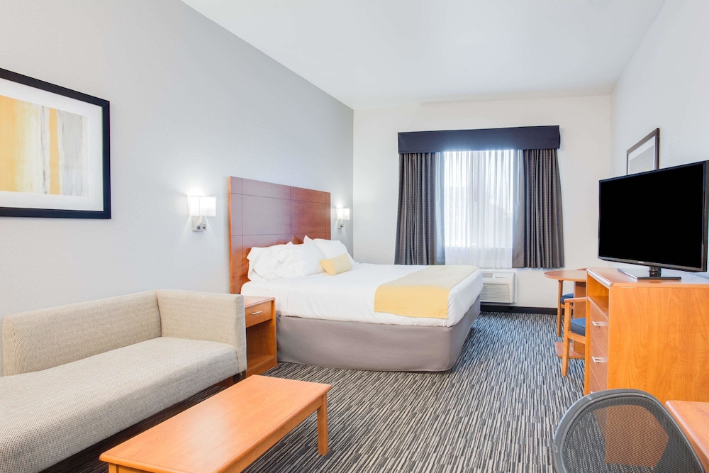 Ramada By Wyndham Marina 38/73