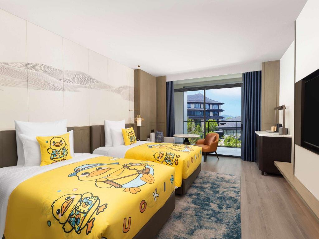 Theme, Deluxe, Family, Twin Beds, Garden View, Balcony