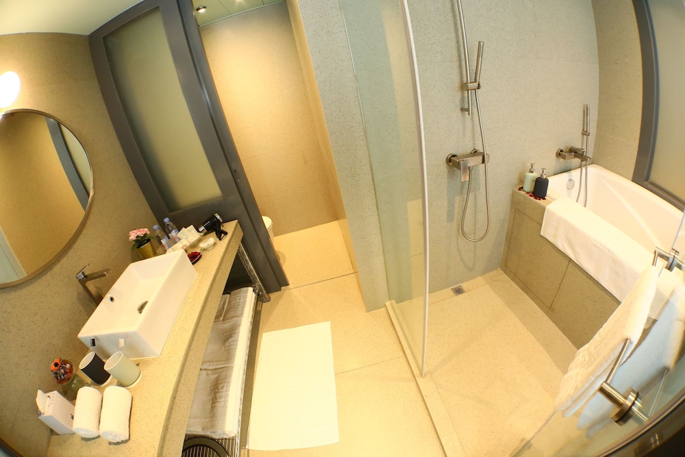 Ind Hotel 33/40