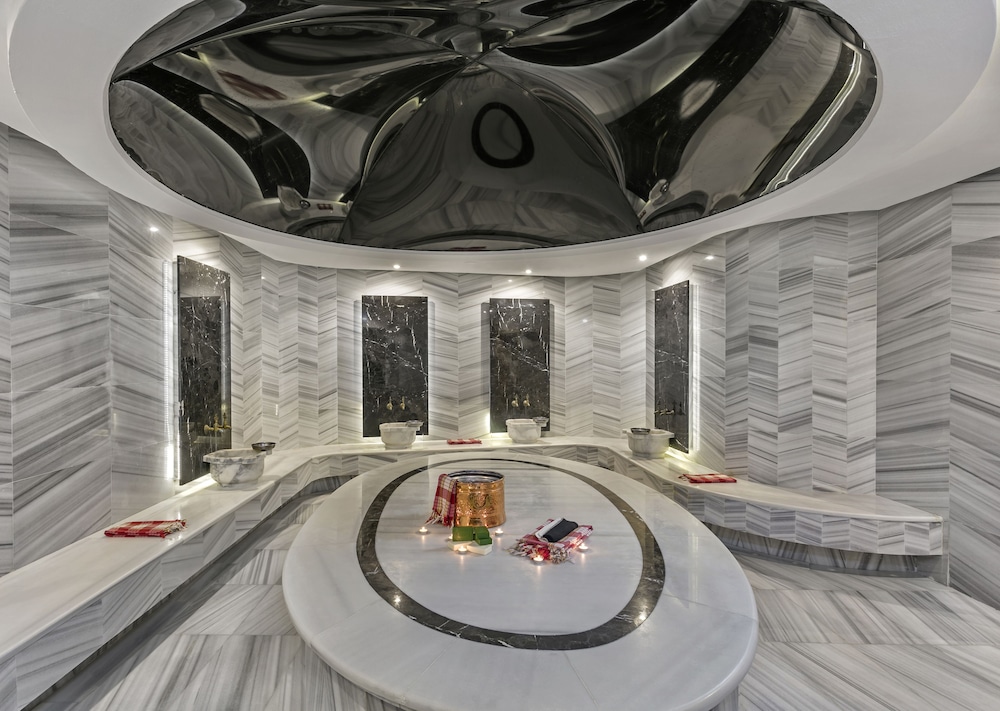 B Business Hotel & Spa 43/53