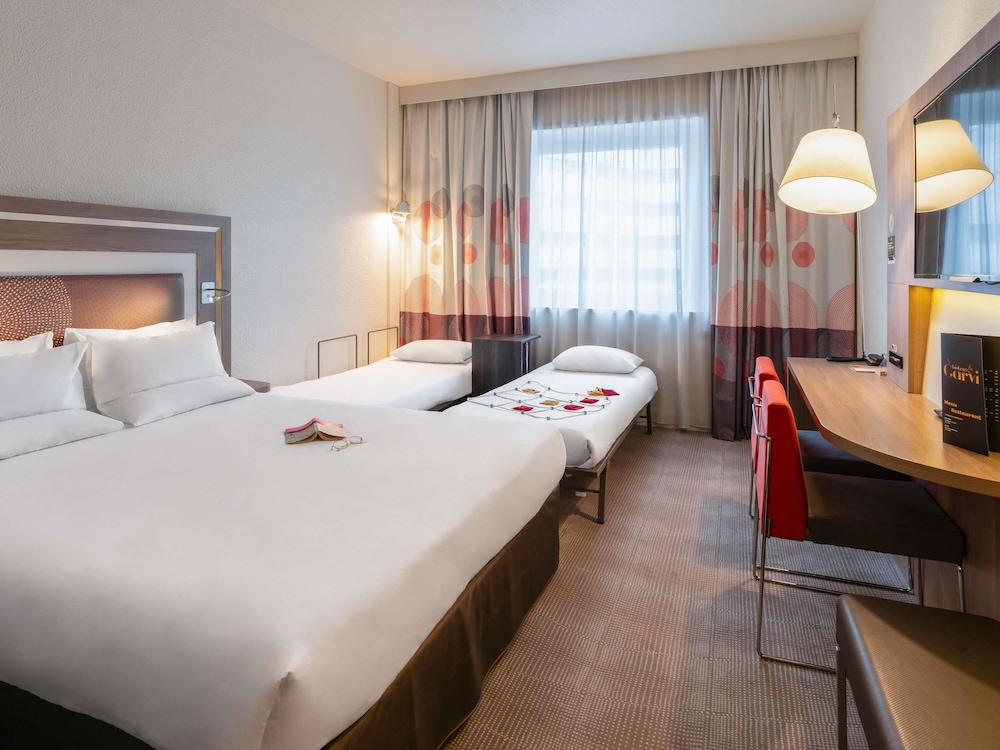 Superior Room Queen size bed Sofa bed 1 place، Novotel Paris 17 7/10