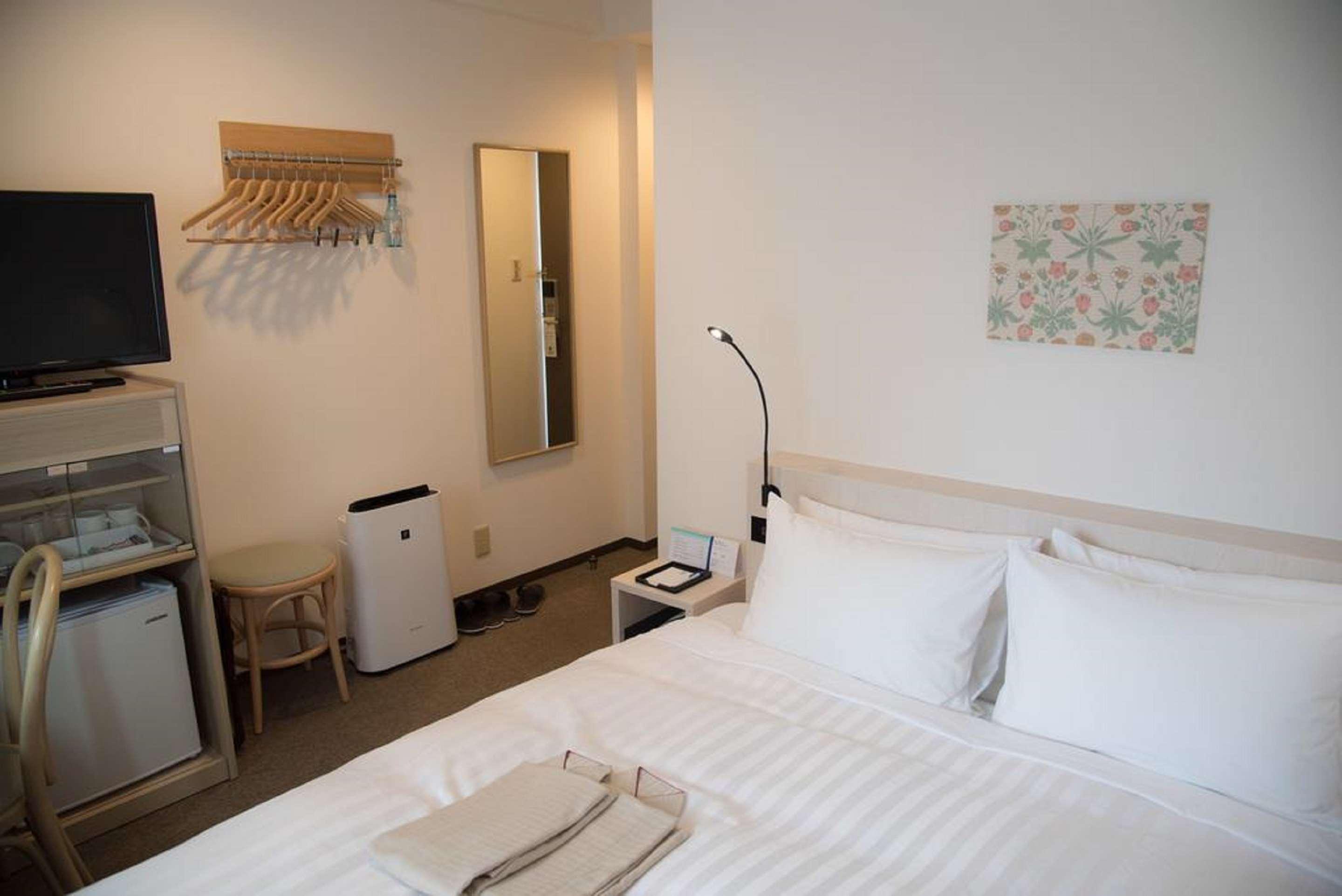Superior, Double Bed, City View, Bath and Shower, Smoking
