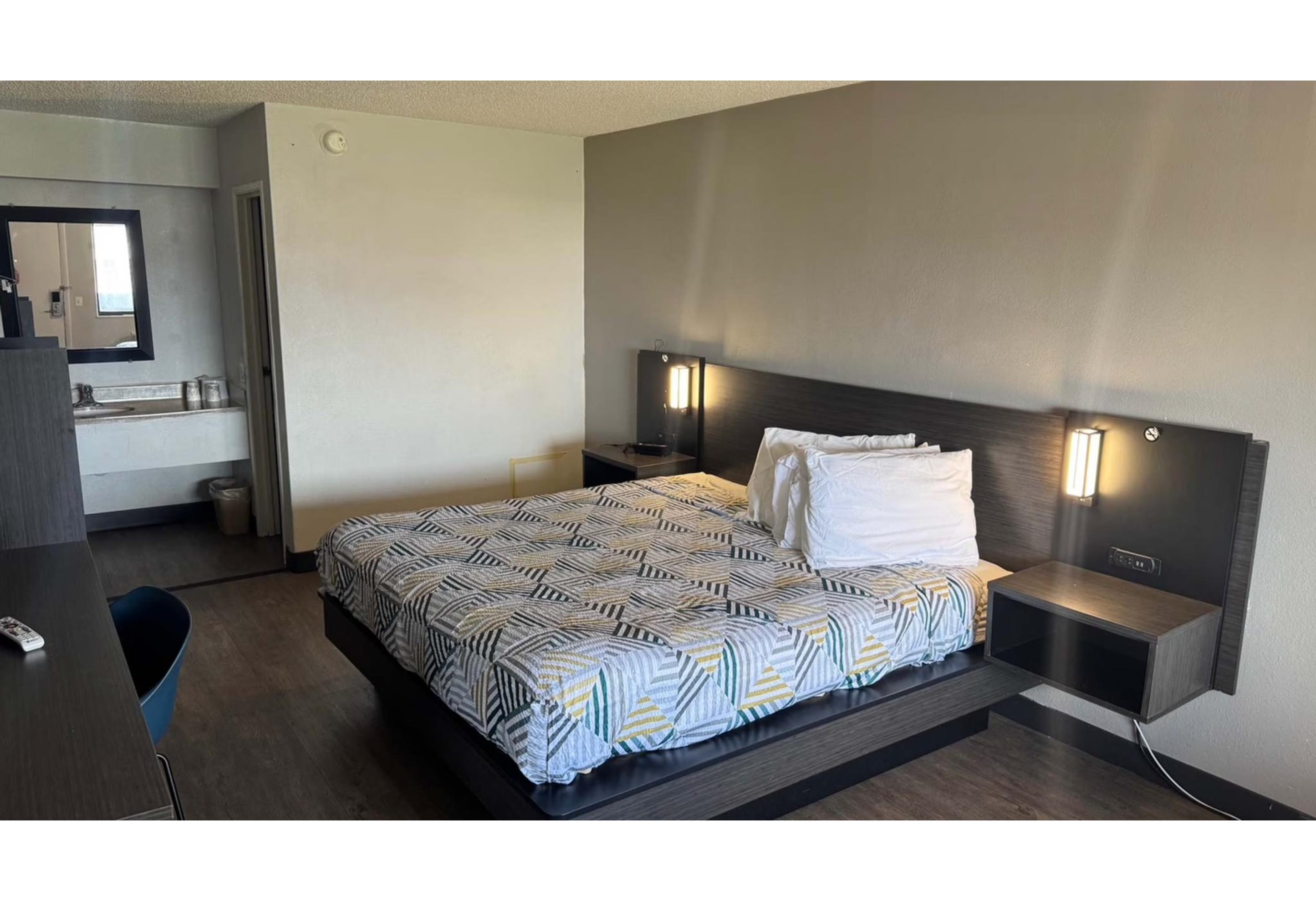 Room, Queen Bed