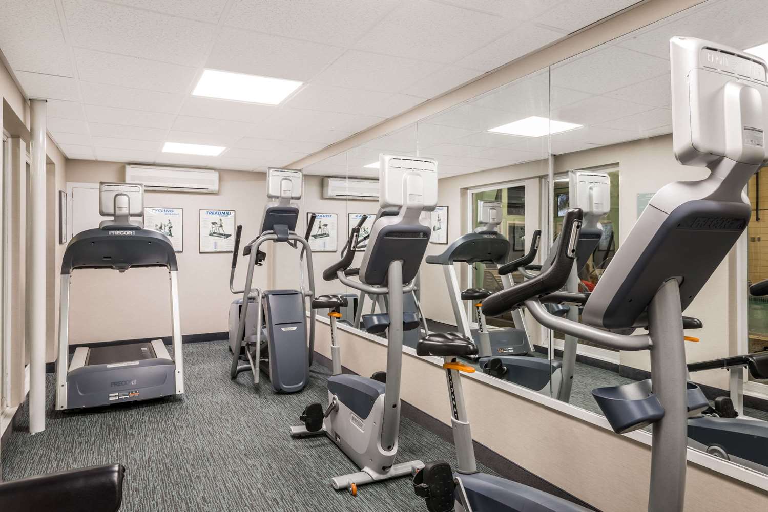 Howard Johnson by Wyndham Middletown Newport Area 12/22