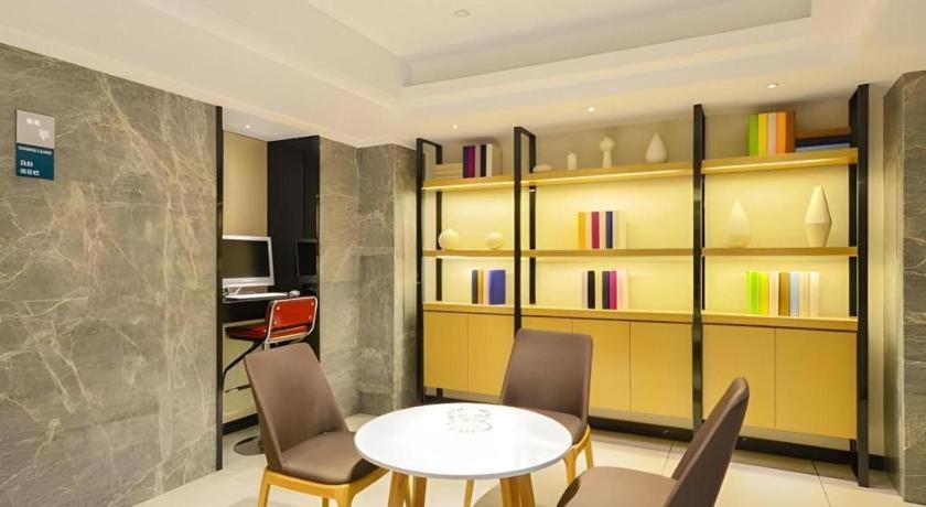 City Comfort Inn Jingzhou Wanda Plaza 42/42