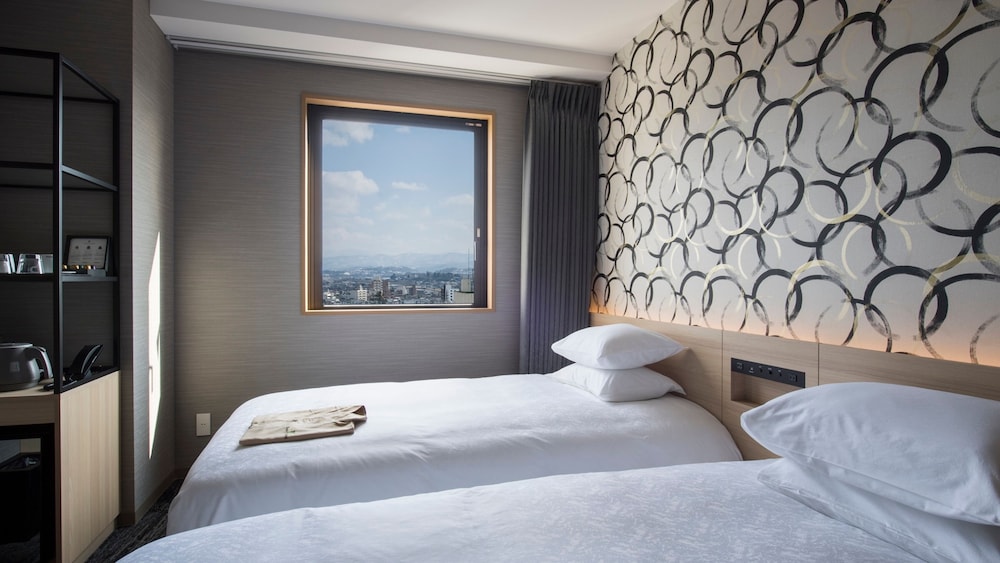 DELUXE, TWIN BEDS