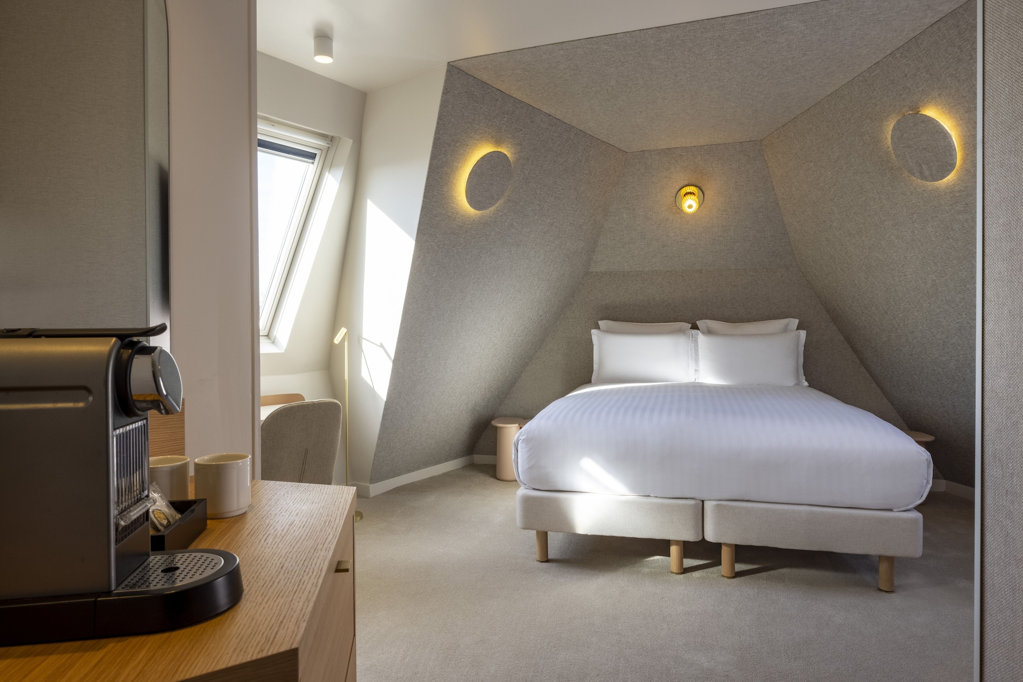 Junior Suite, King Bed, Hotel Beige (ex. Hotel Plaza Opera) 4/7