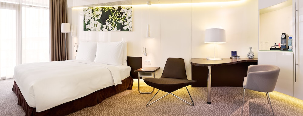 Radisson Blu Hotel And Convention Center 24/71