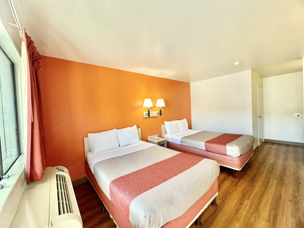 Motel6 Bellflower, CA - Los Angeles 32/65