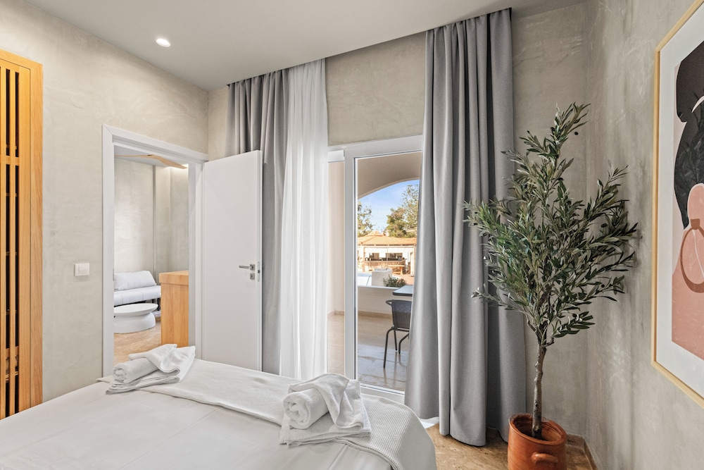 Junior Suite, Queen Bed, Sofa