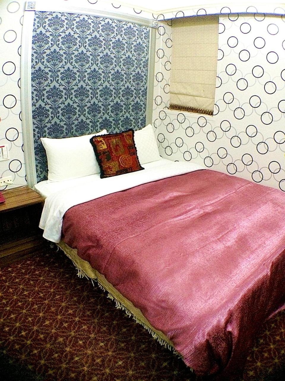 Business, Double Bed
