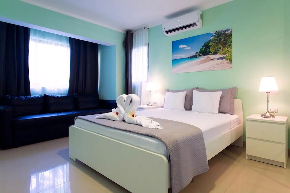 Beach Bungalows Los Corales 11/50